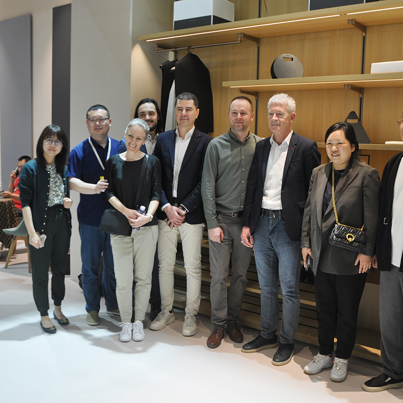 2024 Guangzhou Custom Home Exhibition_general Manager and Egger Boss Took a Photo